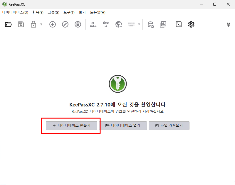 Schermata principale di KeePassXC e opzioni di creazione nuovo database